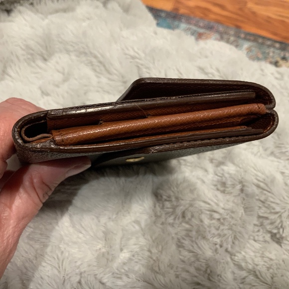 Louis Vuitton Monogram Medium Sized Elise Trifold Wallet - Picture 14 of 16